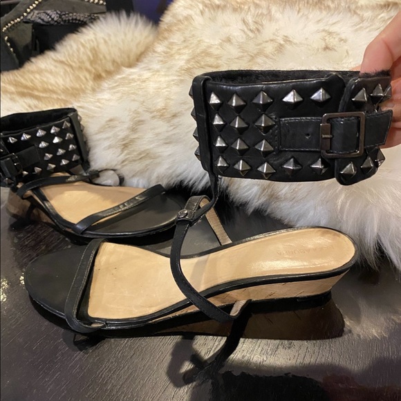 Beautiful Leather Black sandal ✨ Brand “ Koolaburra Size 7,5 - Picture 3 of 5